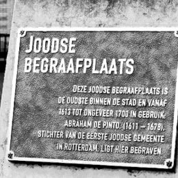 Plaquette begraafplaats Jan van Loonslaan