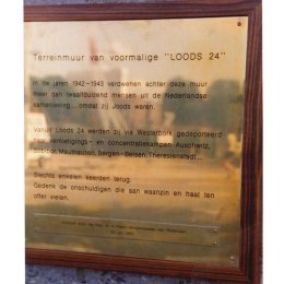 Oude plaquette muur Loods 24